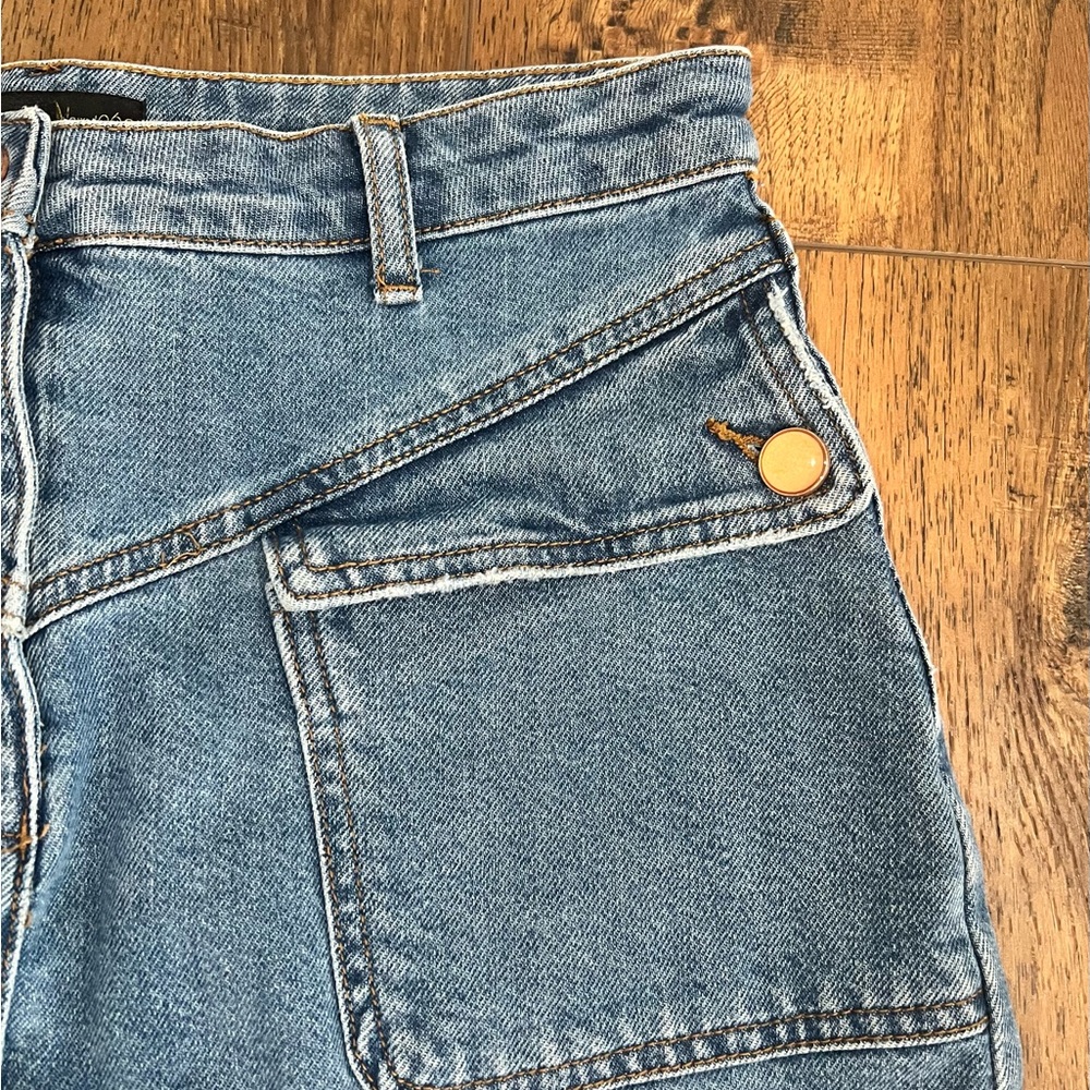 House of Harlow 1960 Medium Blue Denim Mini Skirt with Front Patch Pockets - Picture 2 of 7